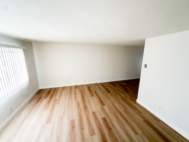 sala de estar - 2224 Curtis Ave