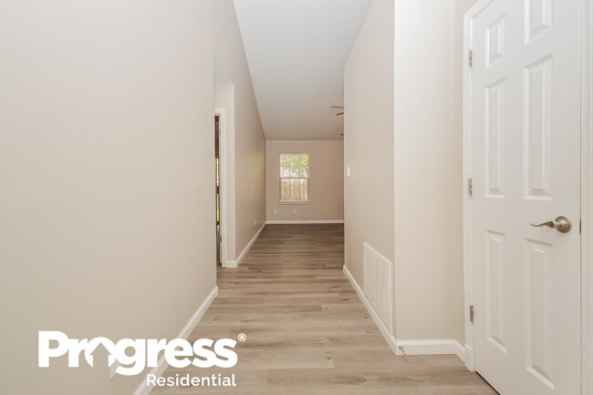 Building Photo - 6959 Kellum Dr