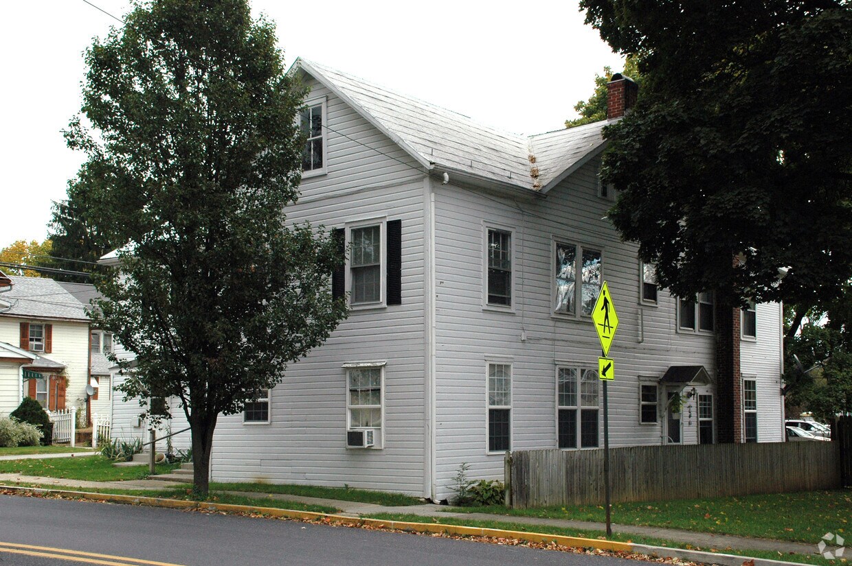 Building Photo - 10 W Main St