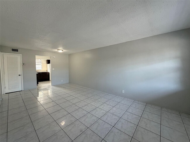 Foto del edificio - 874 SW 10th Dr