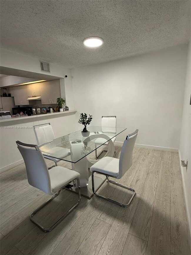 Foto del edificio - 18830 NW 57th Ave