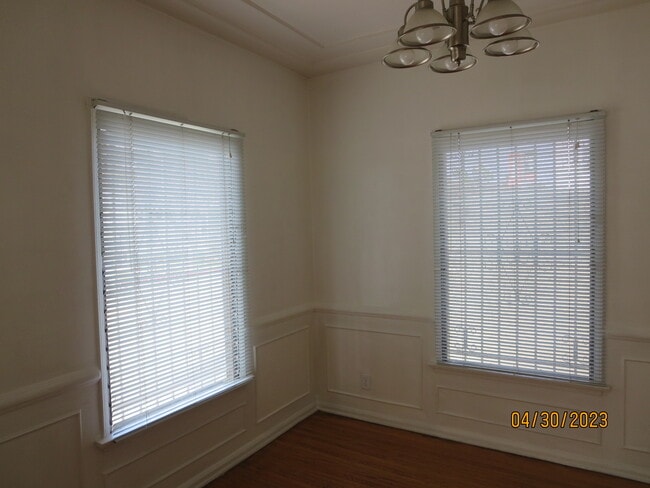 Dining room - 5640 W 6th St