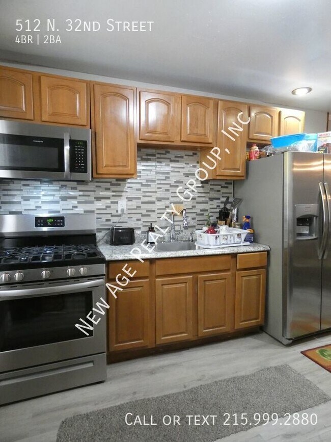 Building Photo - Modern home available in University City -...