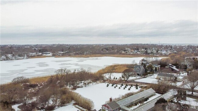 Foto del edificio - 167 Coggeshall Ave