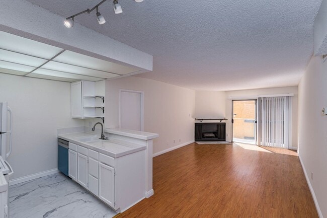 Building Photo - 355 S Madison Ave