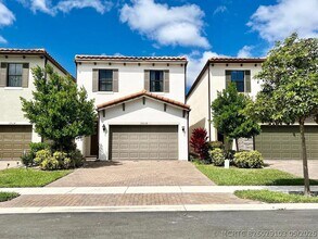 Building Photo - 3016 King Palm Way