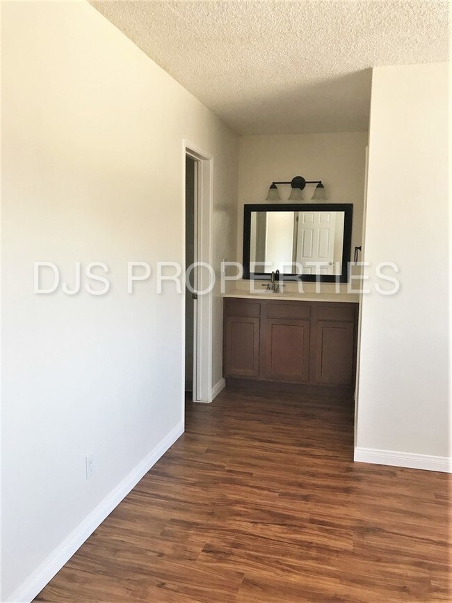 Building Photo - 1304 Roxanne Dr