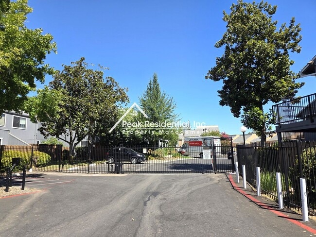 Building Photo - Wonderful 2bd/2ba Citrus Heights Condo!
