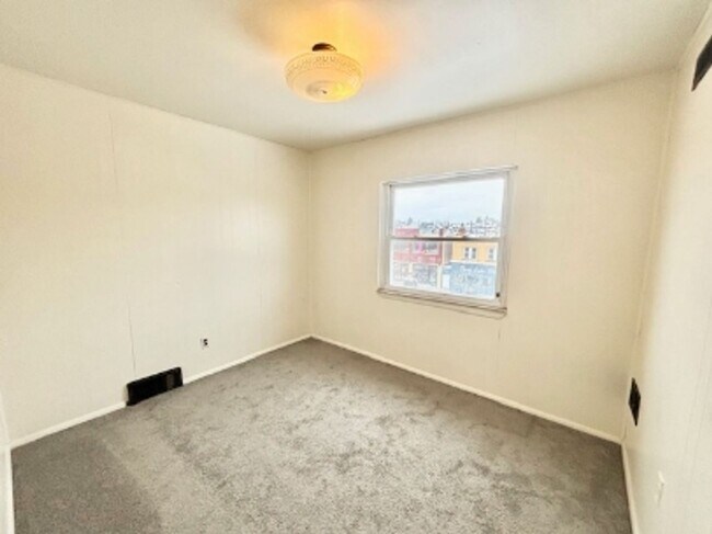 Foto del edificio - 703 Brookline Blvd