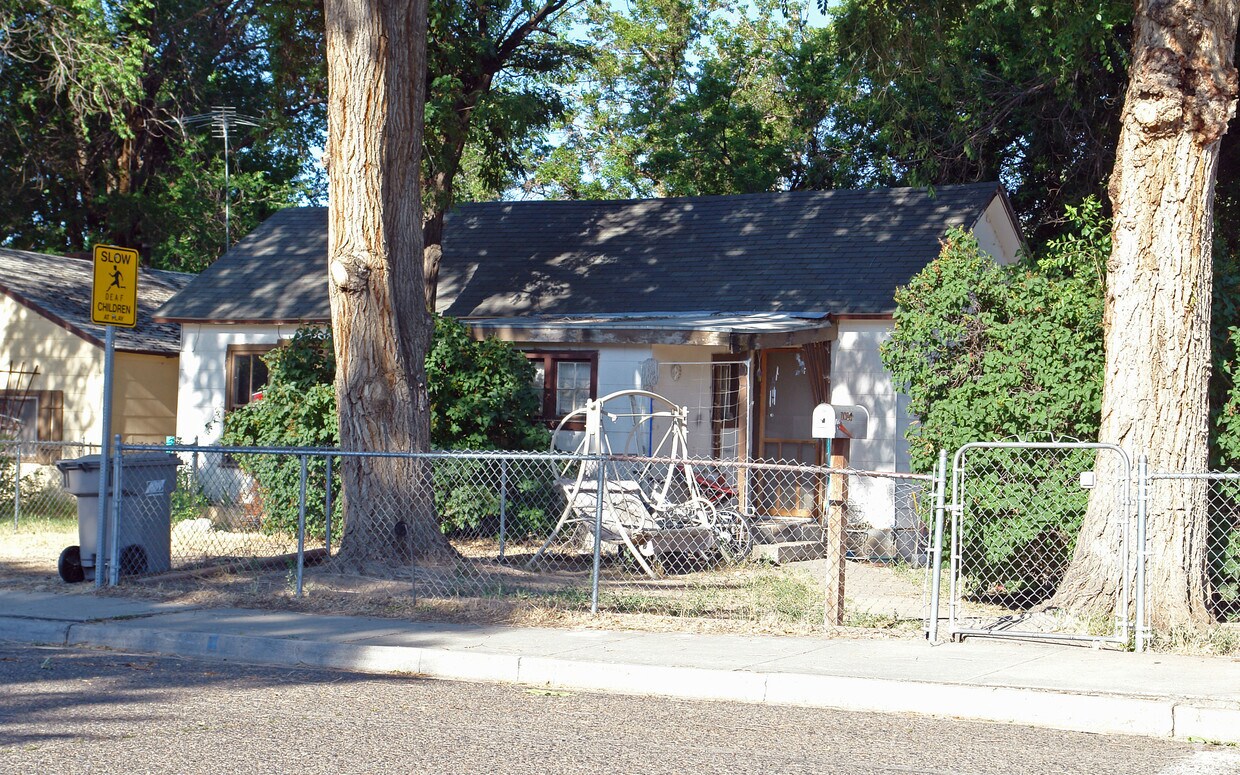 Building Photo - 1025 E Jackson St