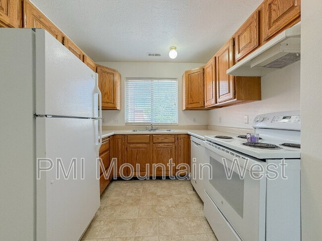 Building Photo - 49 S 200 W