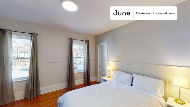 Building Photo - Private bedroom in 3 bed/1 bath Home