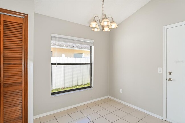 Foto del edificio - 267 Lakebreeze Cir