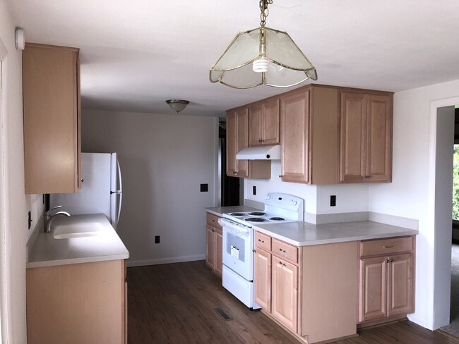 Building Photo - Milepost 6-Between Highways