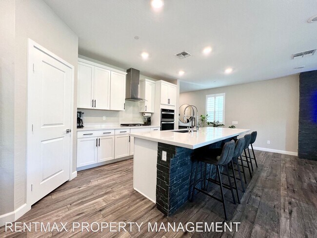 Foto del edificio - 5 br, 3 bath House - 12457 ISLAND BELLS AVE
