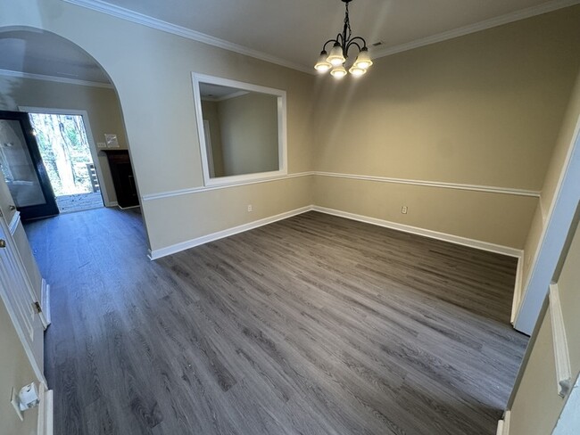 Building Photo - Adorable 2 Bedroom Town Home! New Flooring...