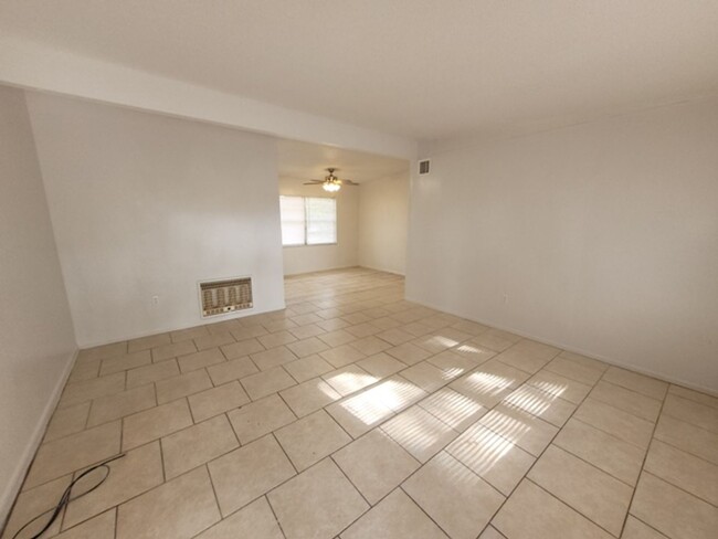 Foto del edificio - Completely Remodeled 3/1 in Orlando with C...