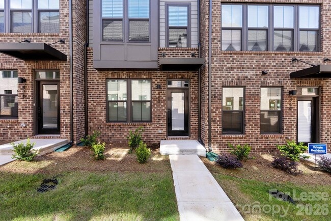 Foto del edificio - 440 Spearfield Ln