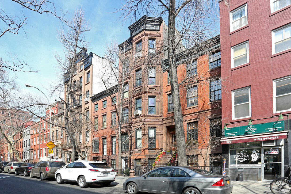 Building Photo - 107 W 11th St