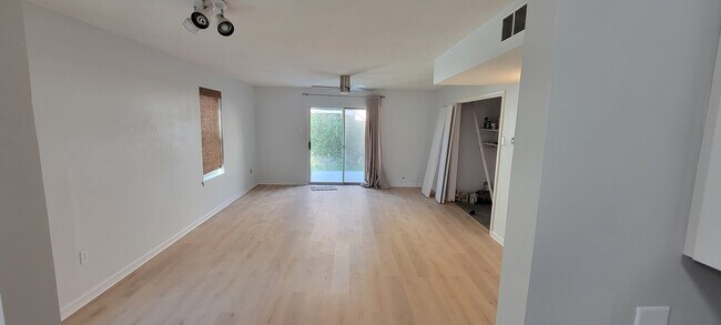 Foto del edificio - 1404 Carrollton Ave