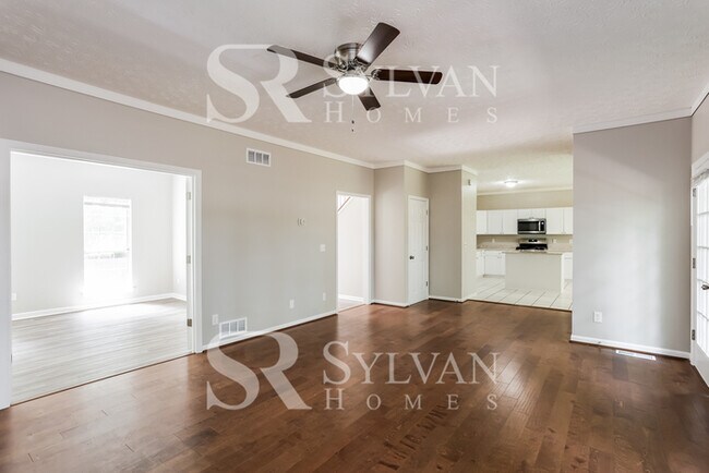 Building Photo - Your dream home awaits!