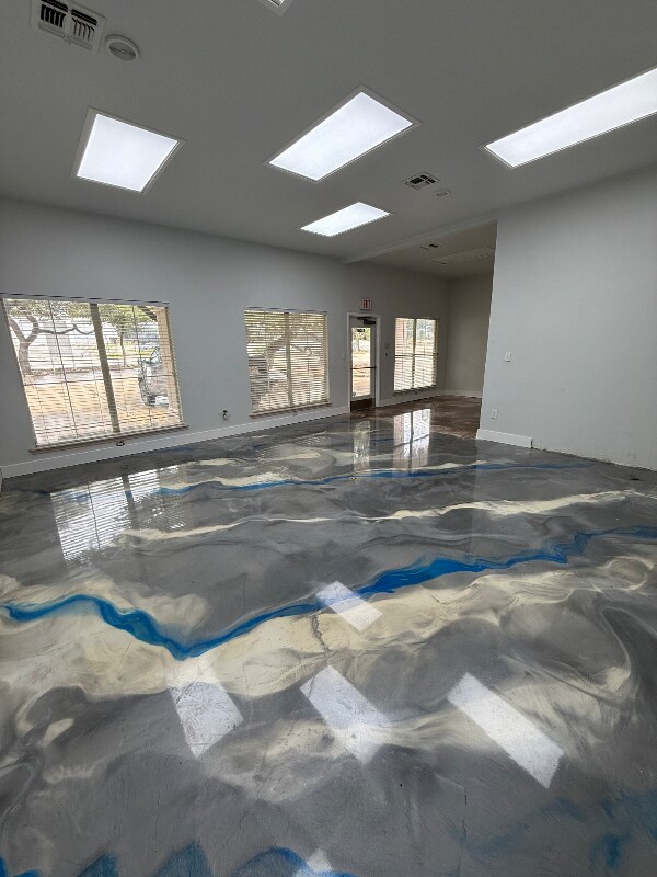 Primary Photo - 1126 W Blanco Rd