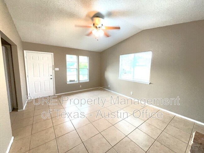 Foto del edificio - 803 Country Aire Dr