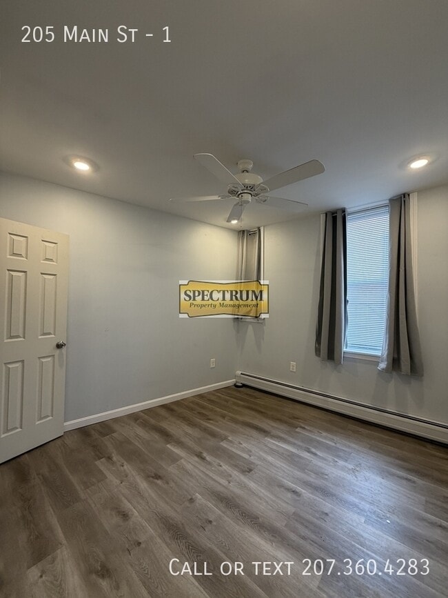 Building Photo - 205 Main St