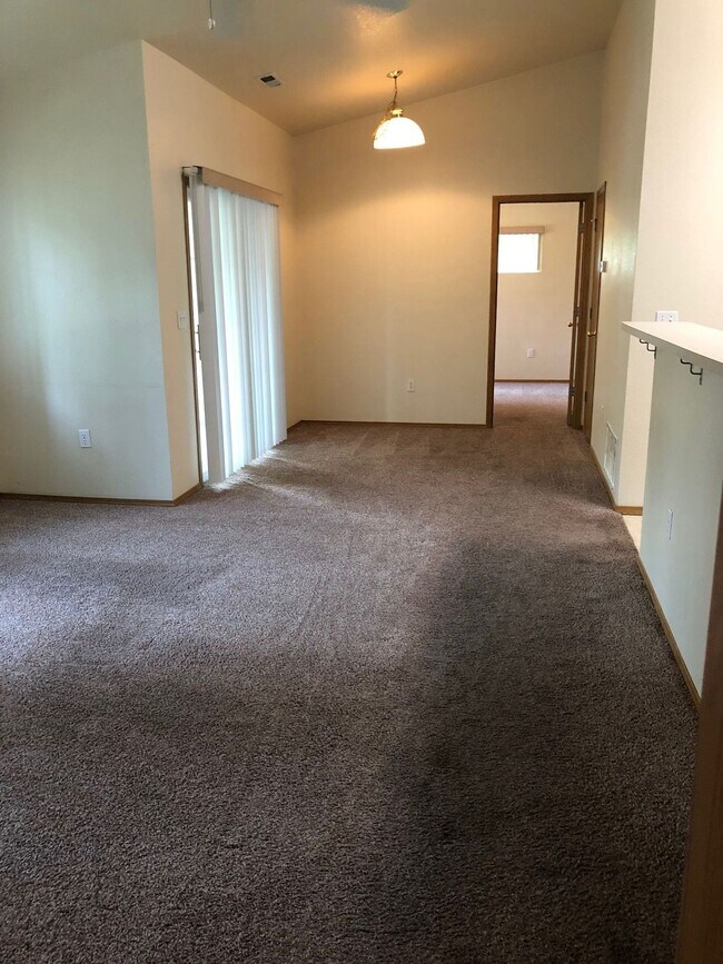 Foto del edificio - Adorable 2 bedroom 2 bathroom apartment wi...