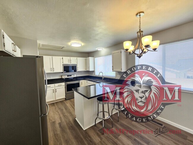 Foto del edificio - Newly Remodeled 4 Bd 3 Ba Home