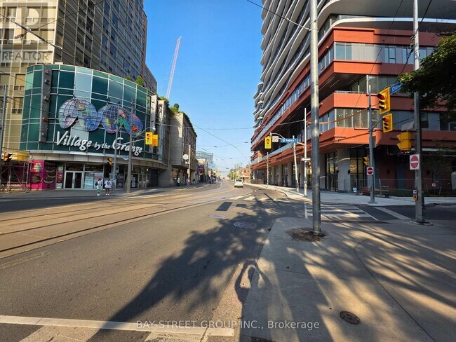 Photo du bâtiment - 280-1280 Dundas St W