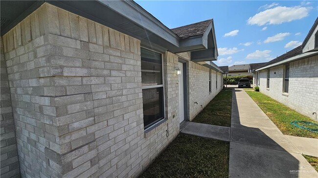Building Photo - 1816 Agua Fina Ave
