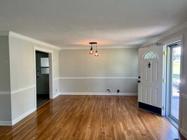 Comida - 2108 Valley Ln