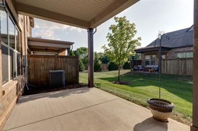 Foto del edificio - Hendersonville Townhouse - Great location!