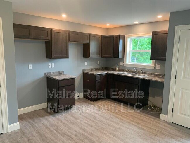 Building Photo - 9 Twin Oak Dr