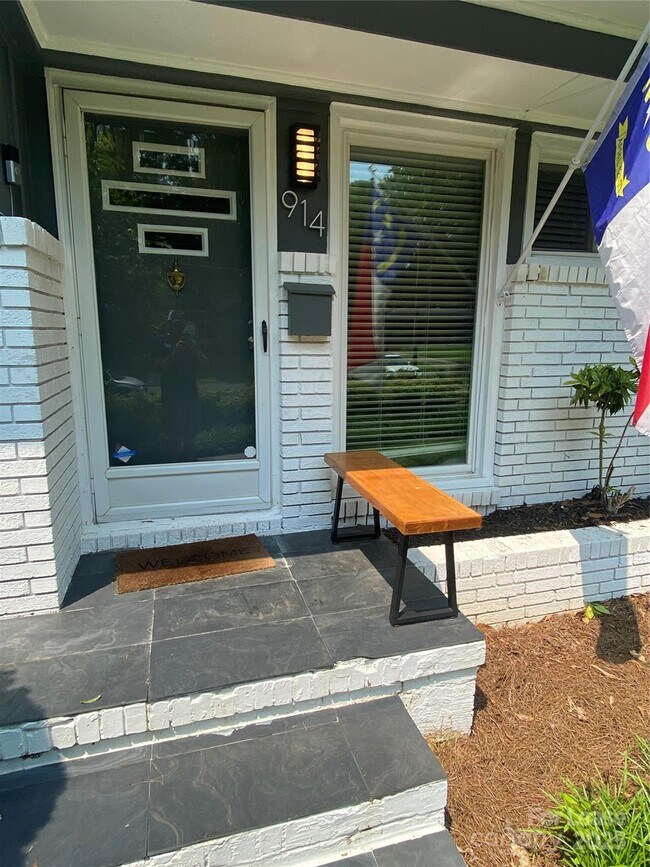 Foto del edificio - 914 Burnley Rd