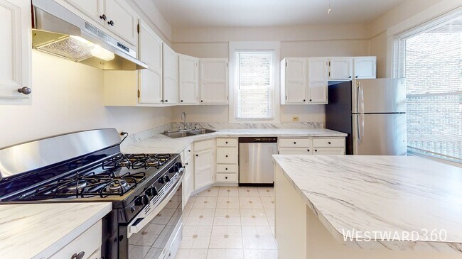 Foto del edificio - 3804 N Drake Ave