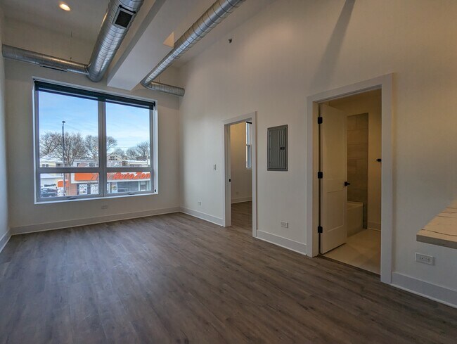 Building Photo - 4735 N Western Ave