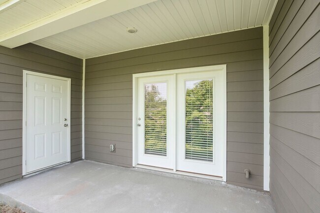 Building Photo - Adorable 3Bed 2&1/2 Bath Apartment