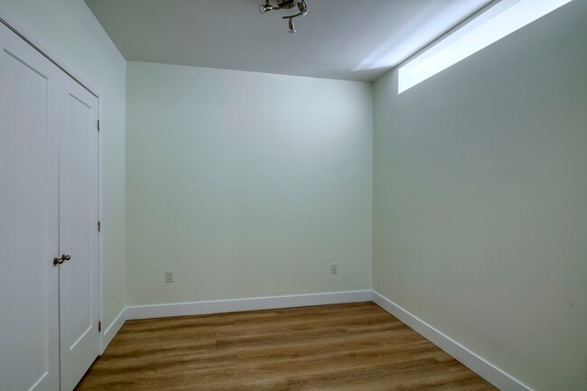 Photo du bâtiment - 6600 Av. de Darlington