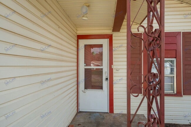Building Photo - 3009 Hollywood Ave