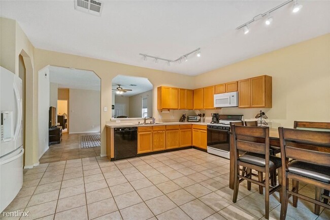 Building Photo - 3 br, 2 bath House - 1110
