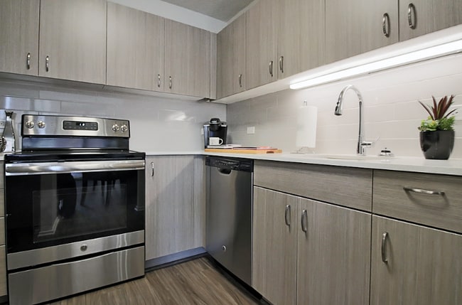 Photo - 1120 N Dearborn St Apartment