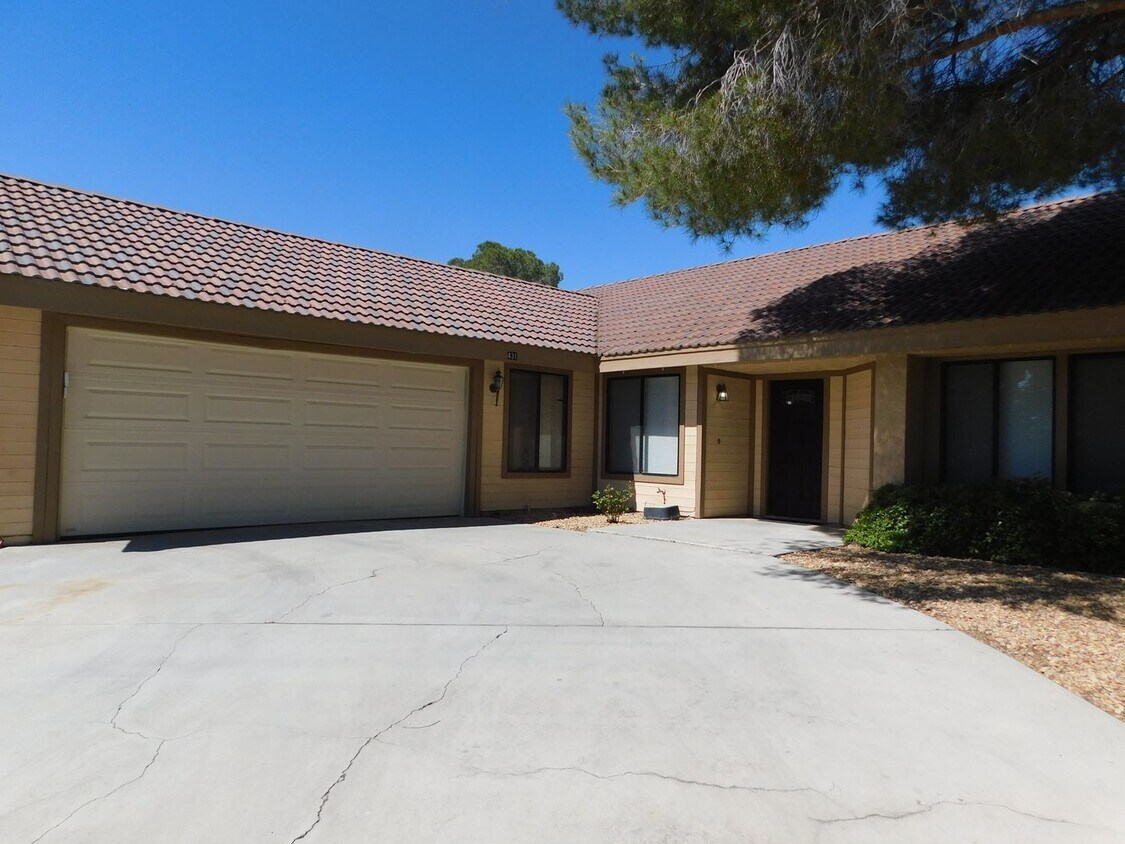 Primary Photo - Gorgeous 3 Bed 2 Bath House in a Great Nei...