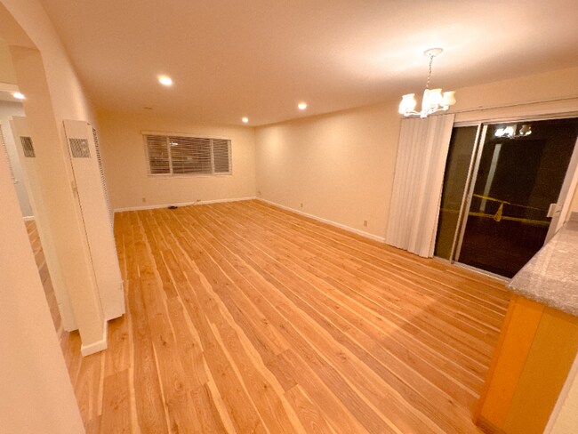 Foto del edificio - 552 Everett Ave