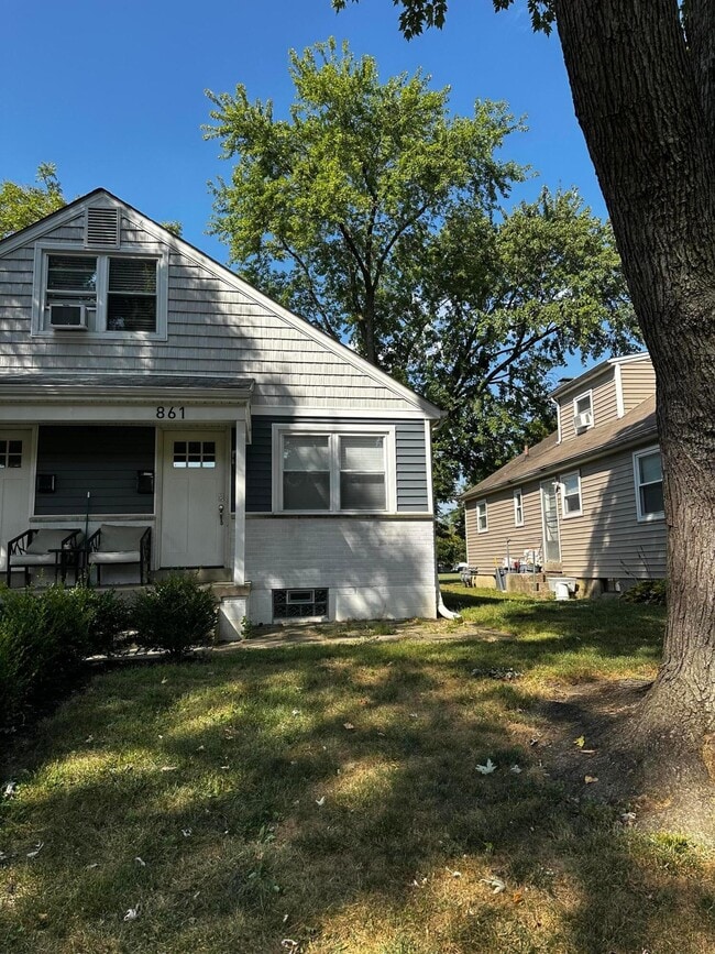 Building Photo - 861 Palmer Rd