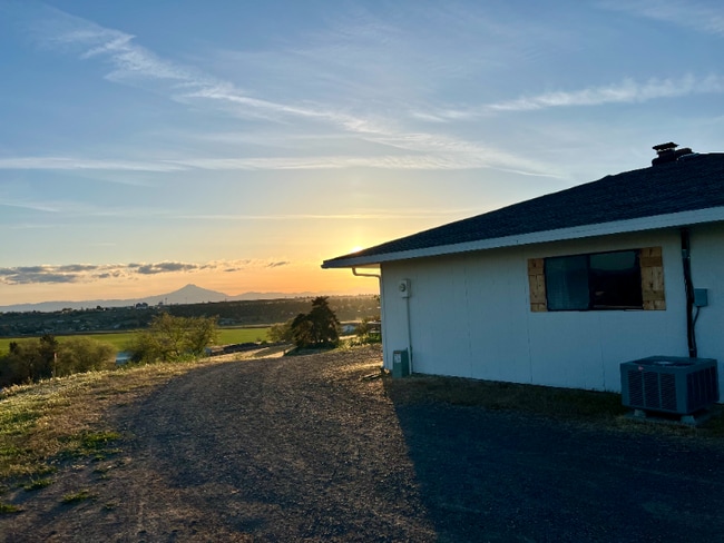 Foto del edificio - 1209 NE Brown Dr