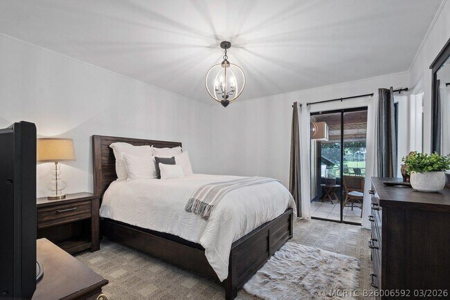 Foto del edificio - 1369 Riverside Cir