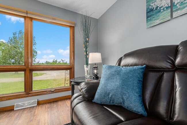 Foto del edificio - 8150 Elk Lake Rd