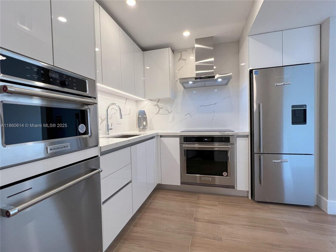 Foto principal - 1881 Middle River Dr